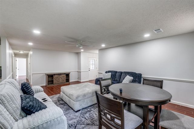 417 N Blanco ST, Lockhart, TX 78644
