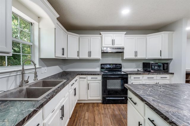 417 N Blanco ST, Lockhart, TX 78644