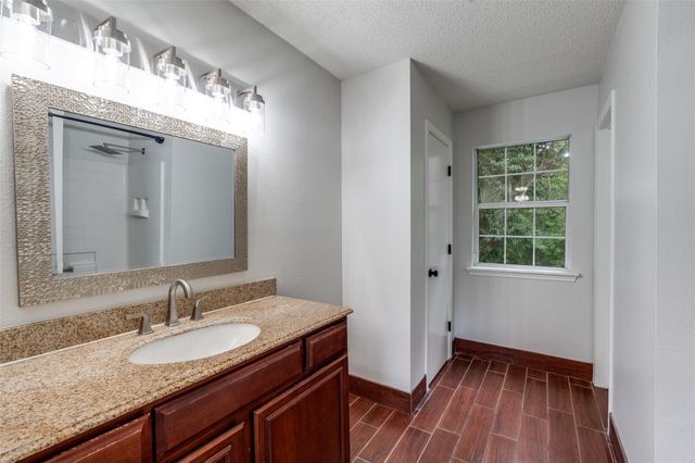 417 N Blanco ST, Lockhart, TX 78644