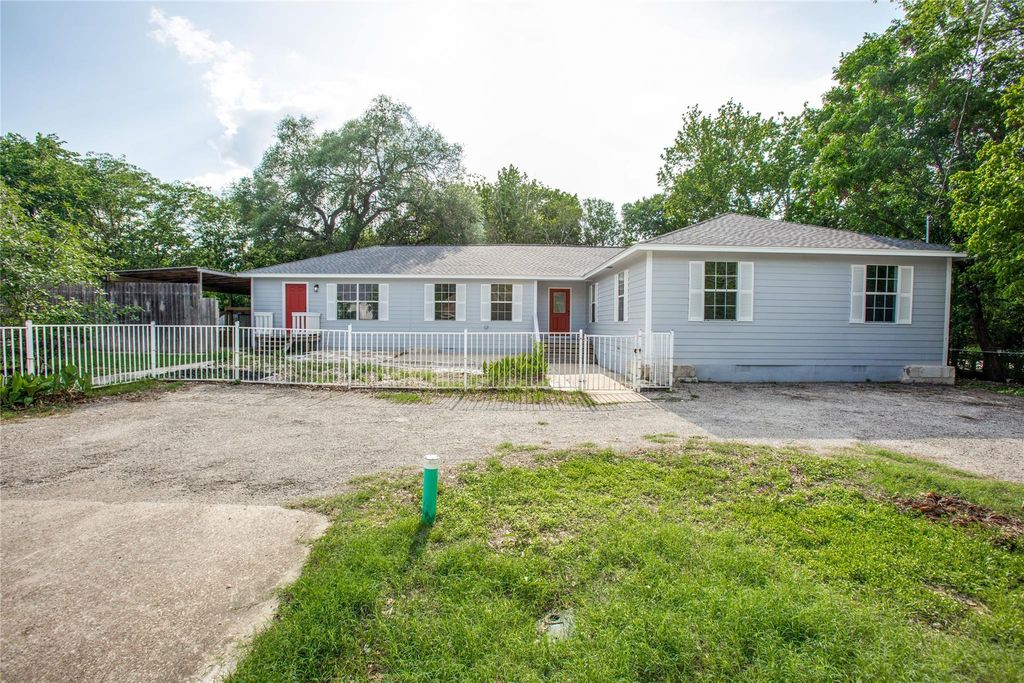 417 N Blanco ST, Lockhart, TX 78644