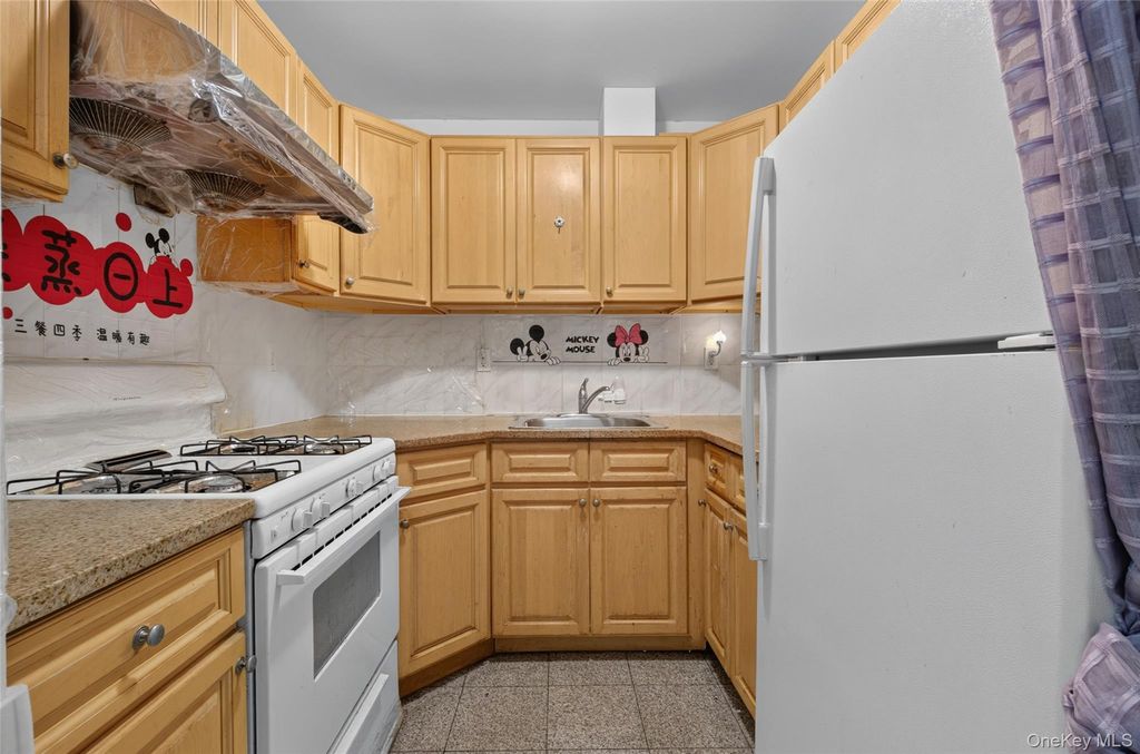 138-10 35th Avenue 5, Flushing, NY 11354 — photo 4