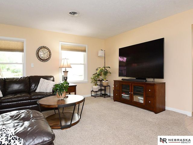 1104 North 85 Street, Omaha, NE 68114