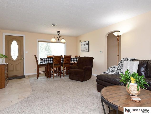 1104 North 85 Street, Omaha, NE 68114