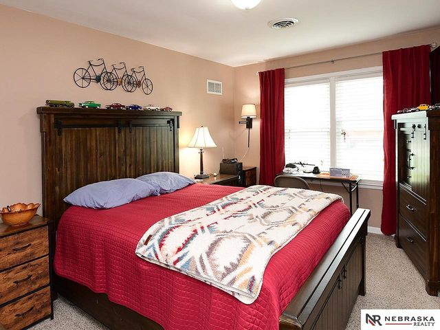 1104 North 85 Street, Omaha, NE 68114