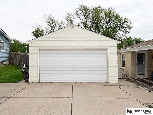 1104 North 85 Street, Omaha, NE 68114