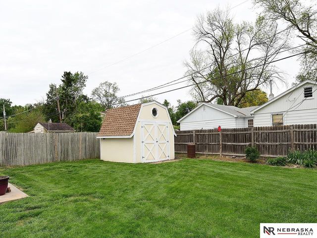 1104 North 85 Street, Omaha, NE 68114