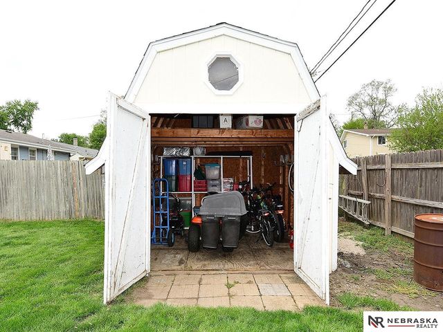 1104 North 85 Street, Omaha, NE 68114