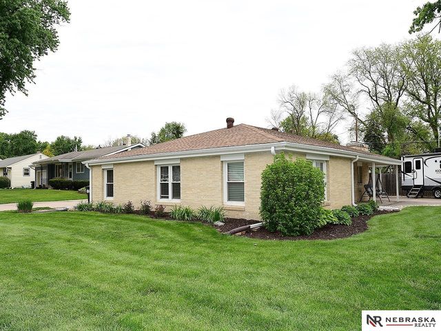 1104 North 85 Street, Omaha, NE 68114