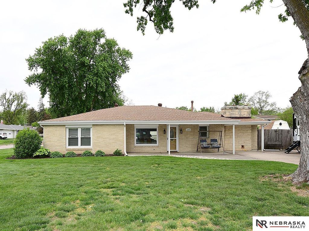 1104 North 85 Street, Omaha, NE 68114