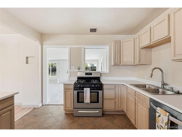 779 Scranton St, Aurora, CO 80011