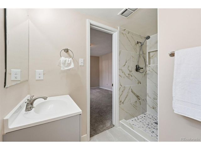 779 Scranton St, Aurora, CO 80011