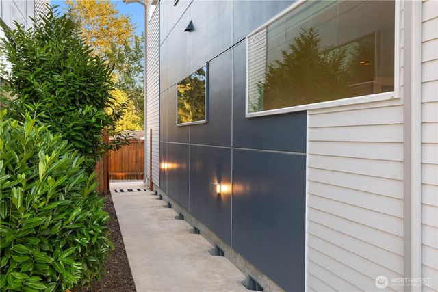 2627 SW 100th Street, Seattle, WA 98146