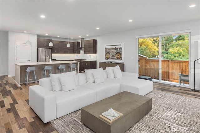 2627 SW 100th Street, Seattle, WA 98146