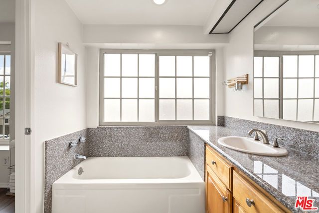 22525 Sherman Way 203, West Hills (los Angeles), CA 91307