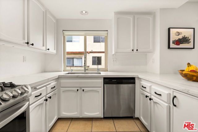 22525 Sherman Way 203, West Hills (los Angeles), CA 91307