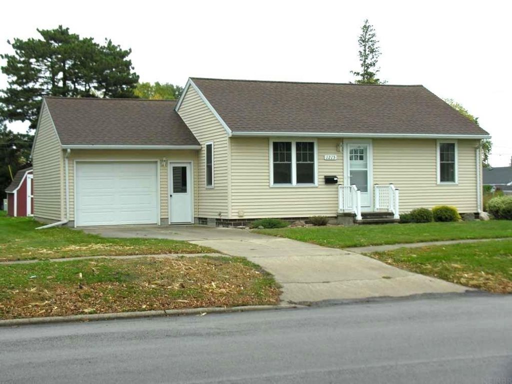 1215 Oak Street, Osage, IA 50461