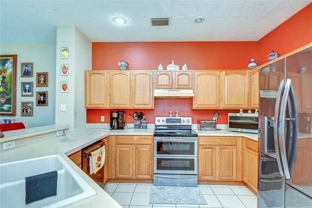 2202 LONGMORE CIRCLE, Valrico, FL 33596
