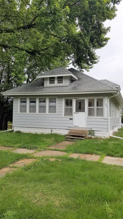 129 Moir, Waterloo, IA 50701