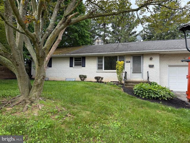 34 WOODLAND DR, York, PA 17407