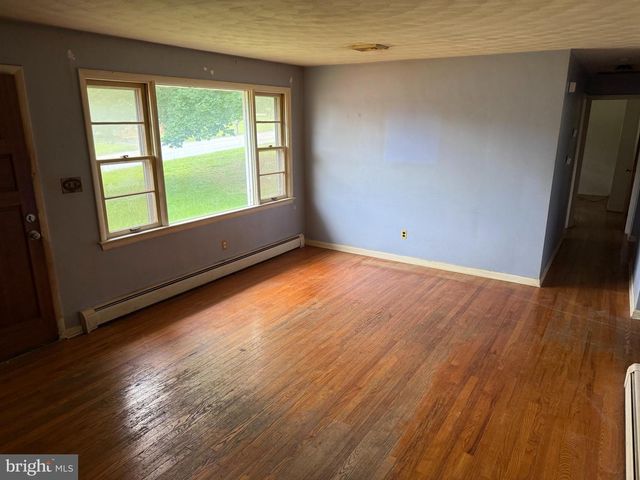 34 WOODLAND DR, York, PA 17407