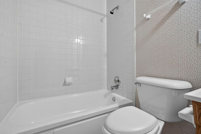 701 W Maude Avenue, Arlington Heights, IL 60004