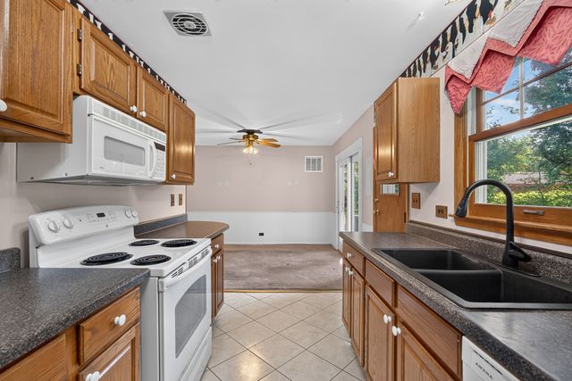701 W Maude Avenue, Arlington Heights, IL 60004
