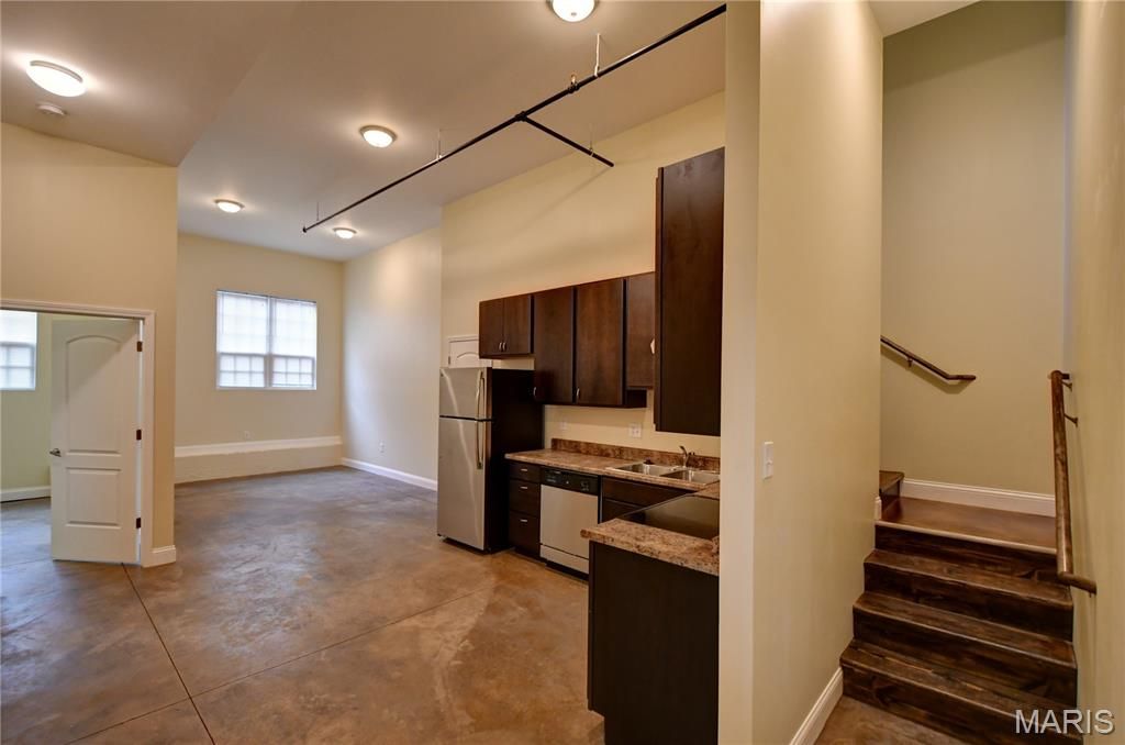257 S Florissant Road 106, Ferguson, MO 63135