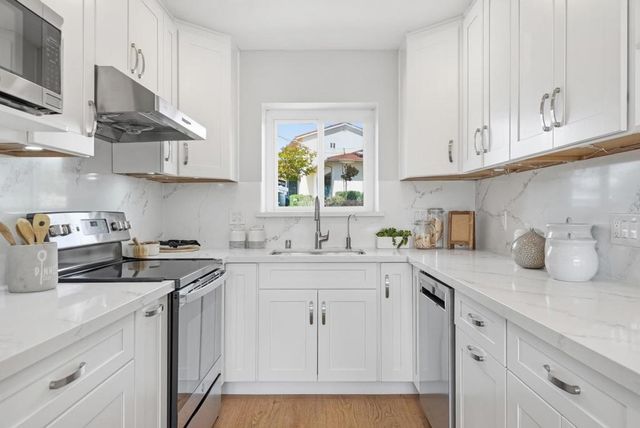 3513 Hillcrest Drive, Belmont, CA 94002