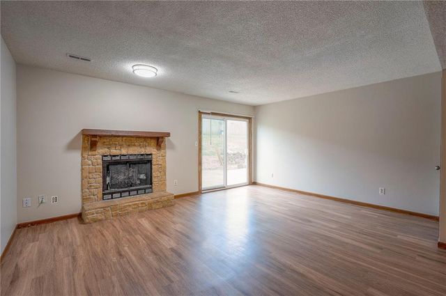 18901-07 E Lexington Road, Independence, MO 64058