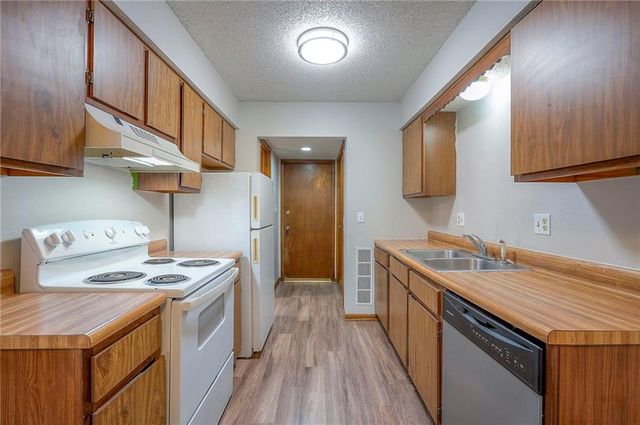 18901-07 E Lexington Road, Independence, MO 64058