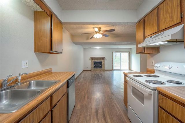 18901-07 E Lexington Road, Independence, MO 64058