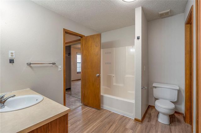 18901-07 E Lexington Road, Independence, MO 64058