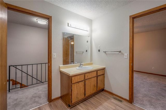 18901-07 E Lexington Road, Independence, MO 64058