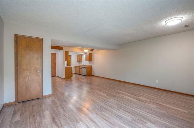 18901-07 E Lexington Road, Independence, MO 64058