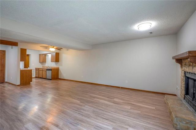 18901-07 E Lexington Road, Independence, MO 64058