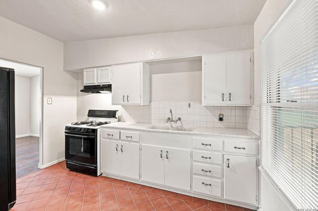 130 Ashland Dr, San Antonio, TX 78218