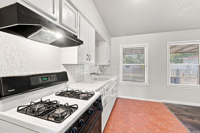130 Ashland Dr, San Antonio, TX 78218