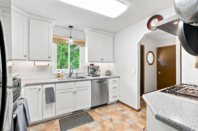 7156 Brian Drive, Centerville, MN 55038