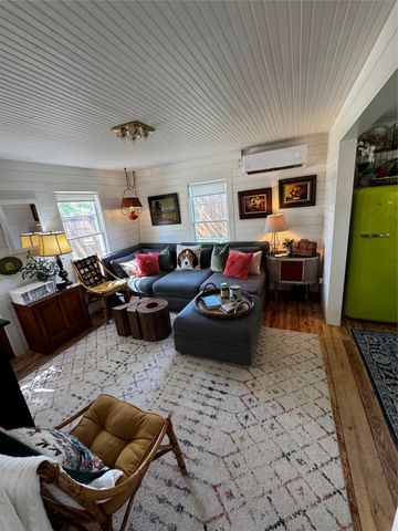 2040 S 9th Street, Waco, TX 76706