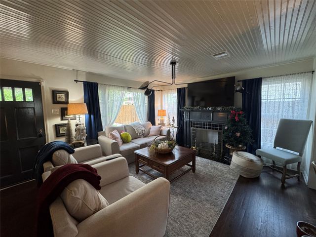 2040 S 9th Street, Waco, TX 76706