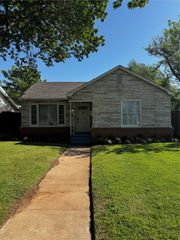 2040 S 9th Street, Waco, TX 76706