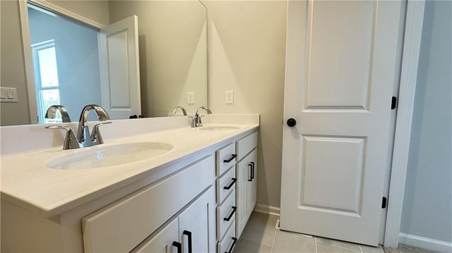 1043 Bullpen Bluffs, Lawrenceville, GA 30043