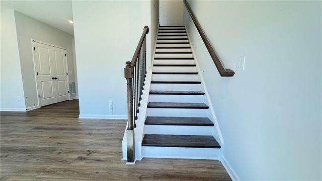 1043 Bullpen Bluffs, Lawrenceville, GA 30043