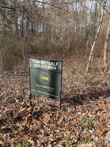 220 Max Metcalf Road, Swannanoa, NC 28778