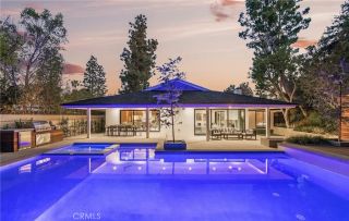 16105 Clear Oak Drive, Encino, CA 91436