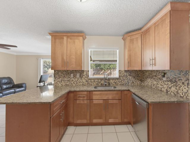 150 Valencia Street, Royal Palm Beach, FL 33411