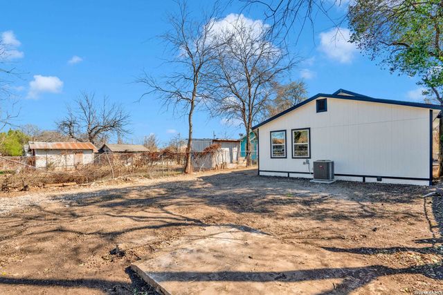 439 W LUBBOCK ST, San Antonio, TX 78204