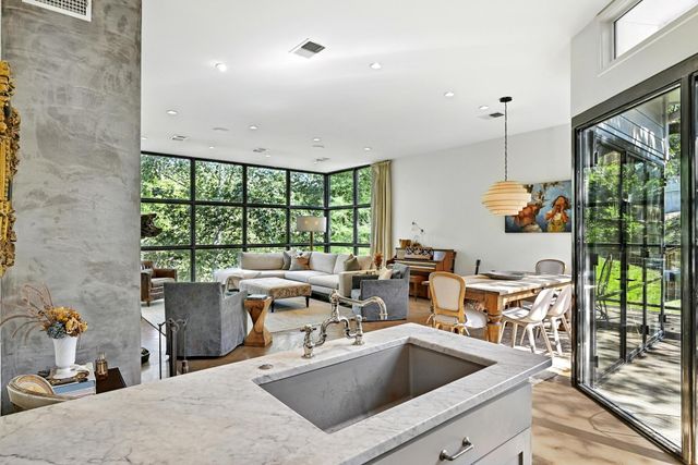 1700 S 6th ST, Austin, TX 78704