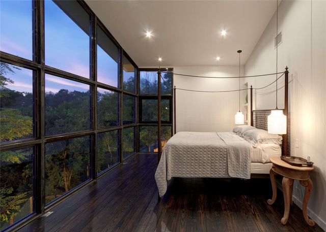 1700 S 6th ST, Austin, TX 78704