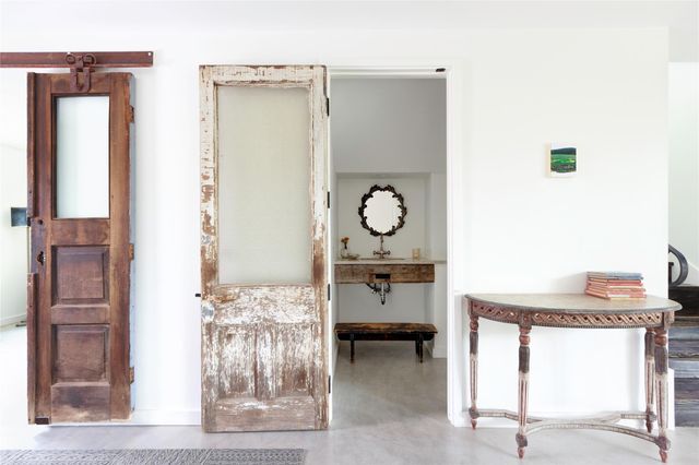 1700 S 6th ST, Austin, TX 78704